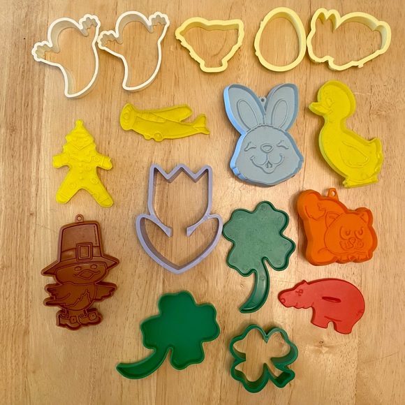 Other - Vintage Holiday Cookie Cutters